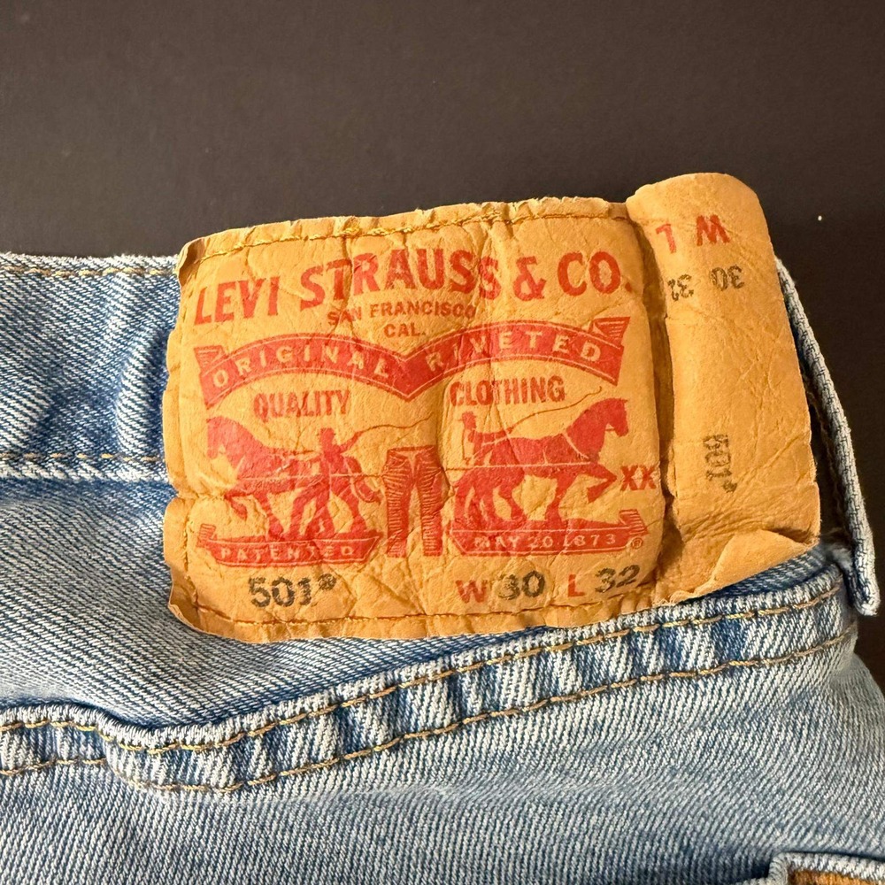 Levis 501 Original Fit Jeans Light Wash Straight Leg Button Fly W30 L32